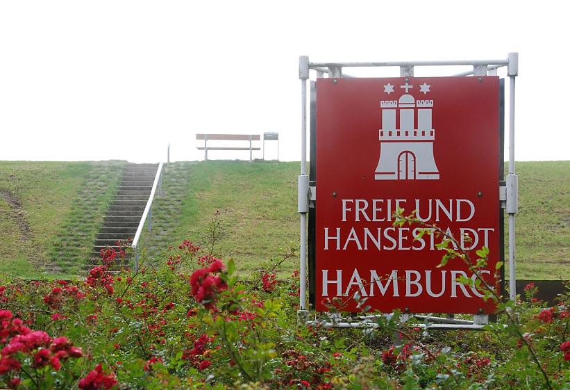19350_0677 Schild der Landesgrenze von Hamburg auf der Hamburger Insel Neuwerk. | Flaggen und Wappen in der Hansestadt Hamburg